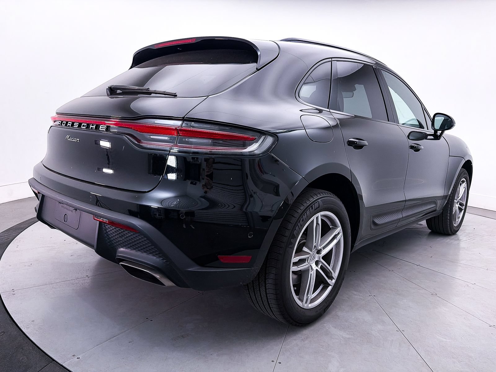 Used 2024 Porsche Macan w/ Premium Plus Package AWD/4WD image 18
