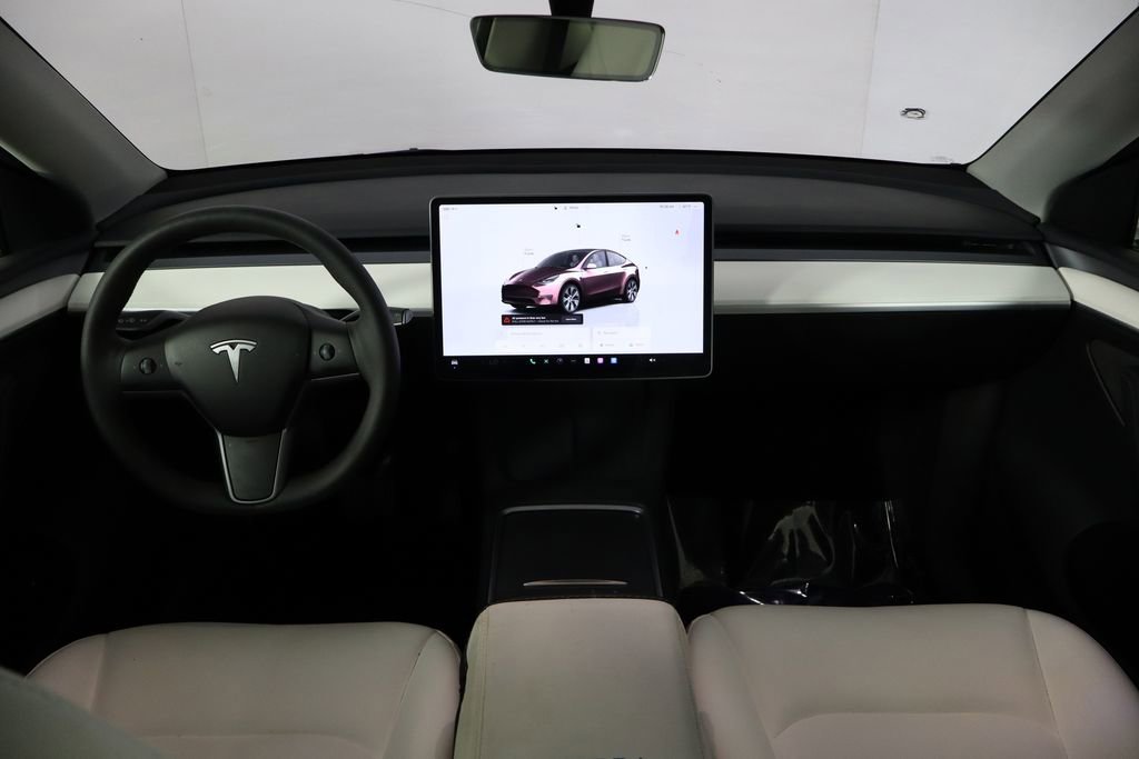 Used 2024 Tesla Model Y Long Range RWD image 14