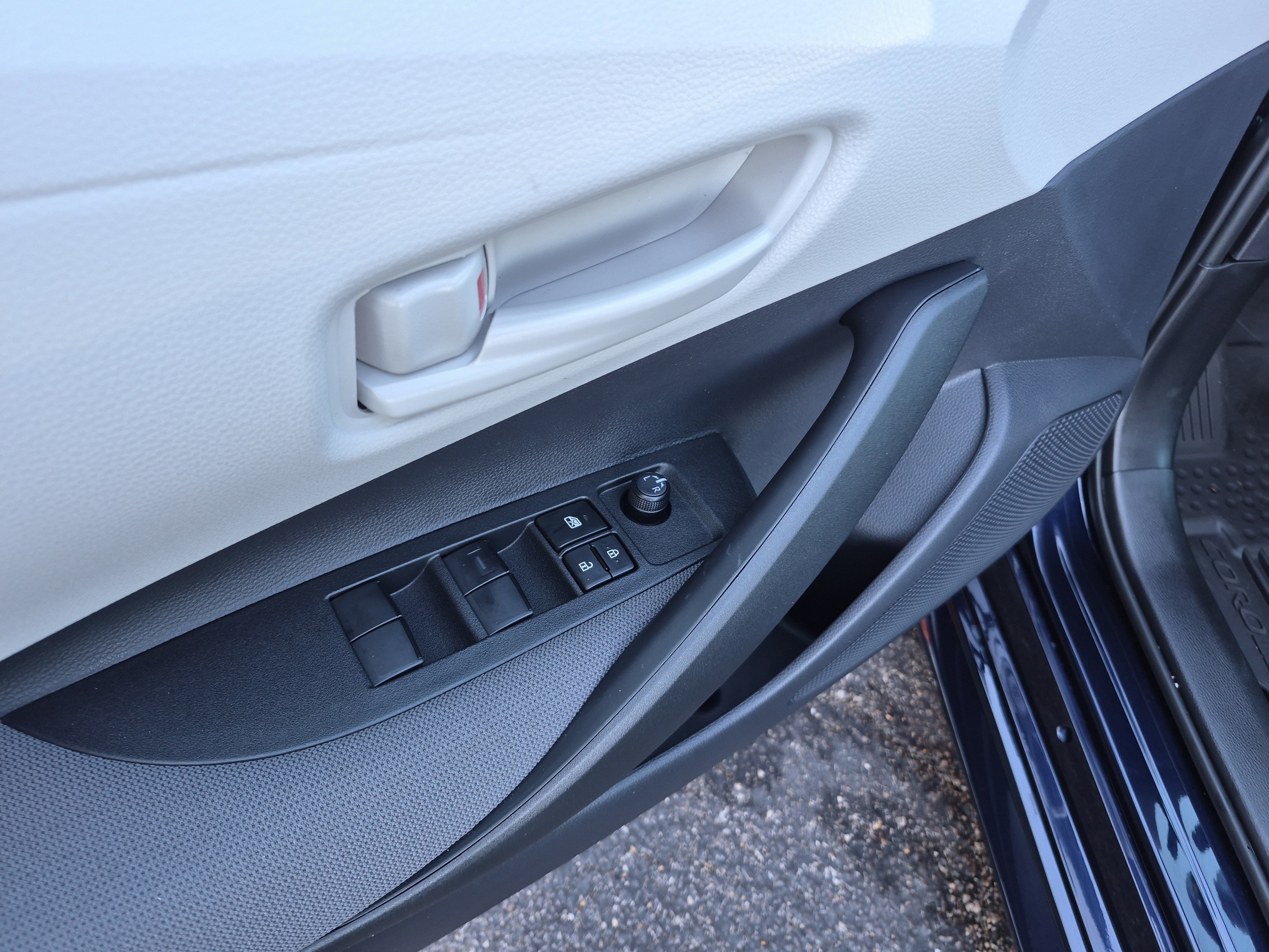 Used 2026 Toyota Corolla LE image 10