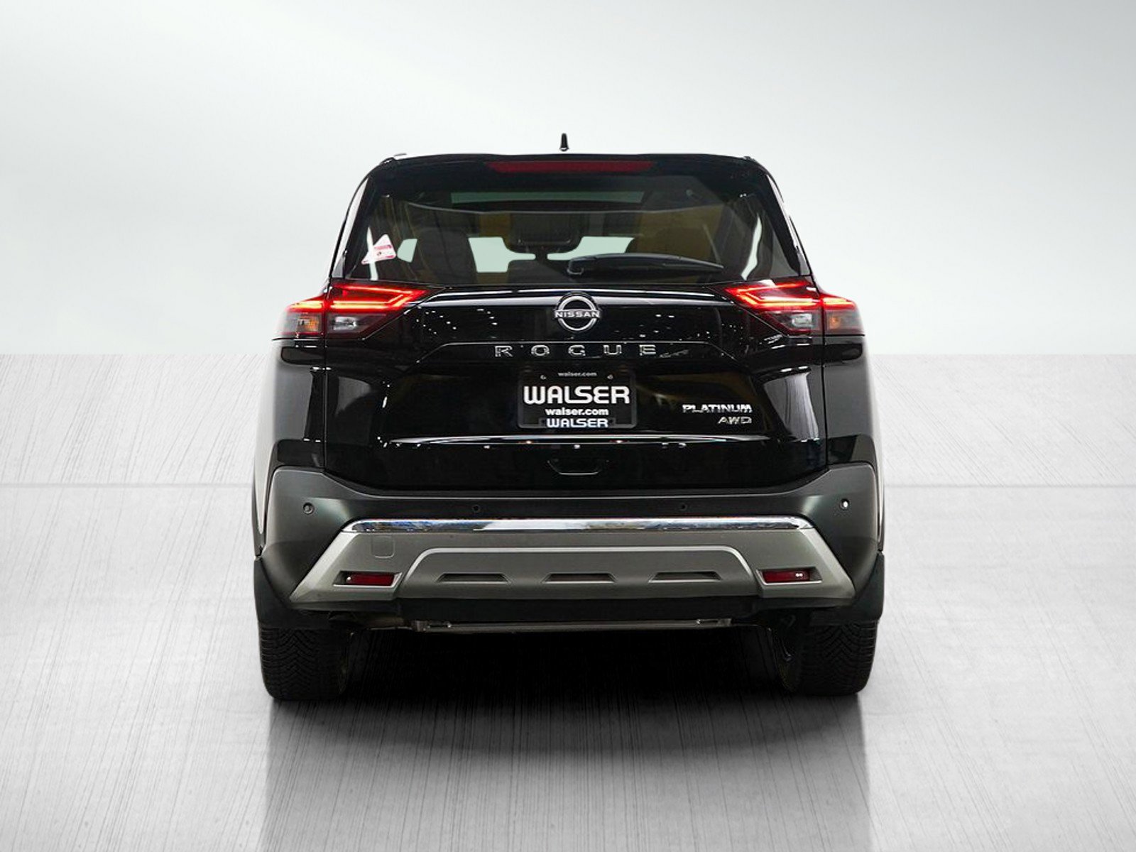 Used 2023 Nissan Rogue Platinum image 4