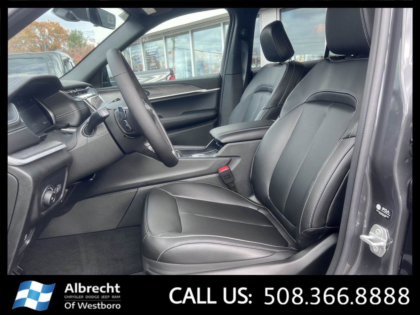 New 2025 Jeep Grand Cherokee Limited w/ Black Appearance Package image 10