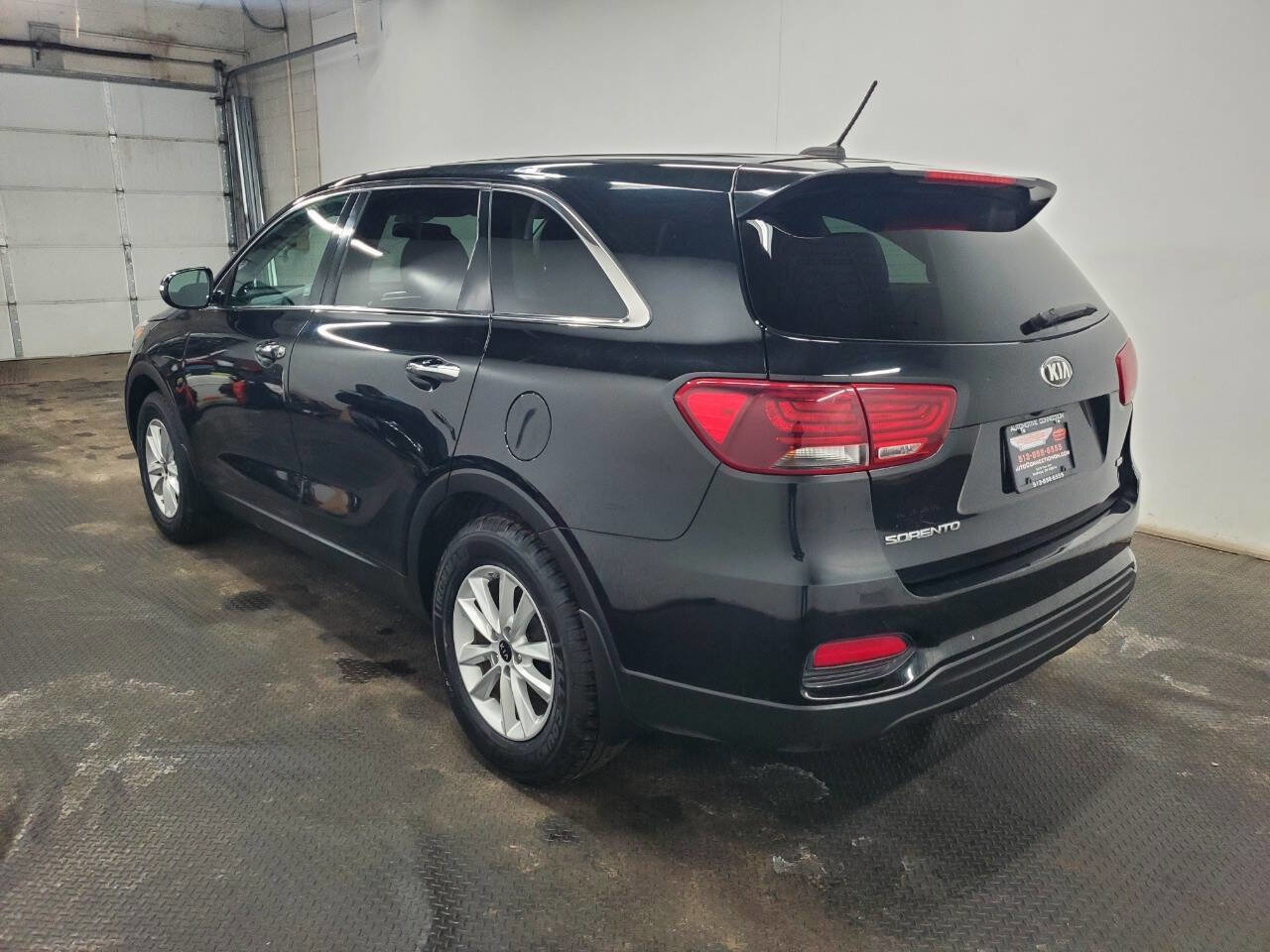 Used 2019 Kia Sorento FWD image 5