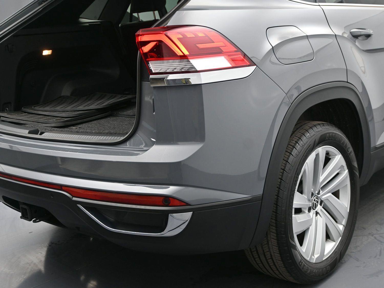 Certified 2022 Volkswagen Atlas Cross Sport SE image 13