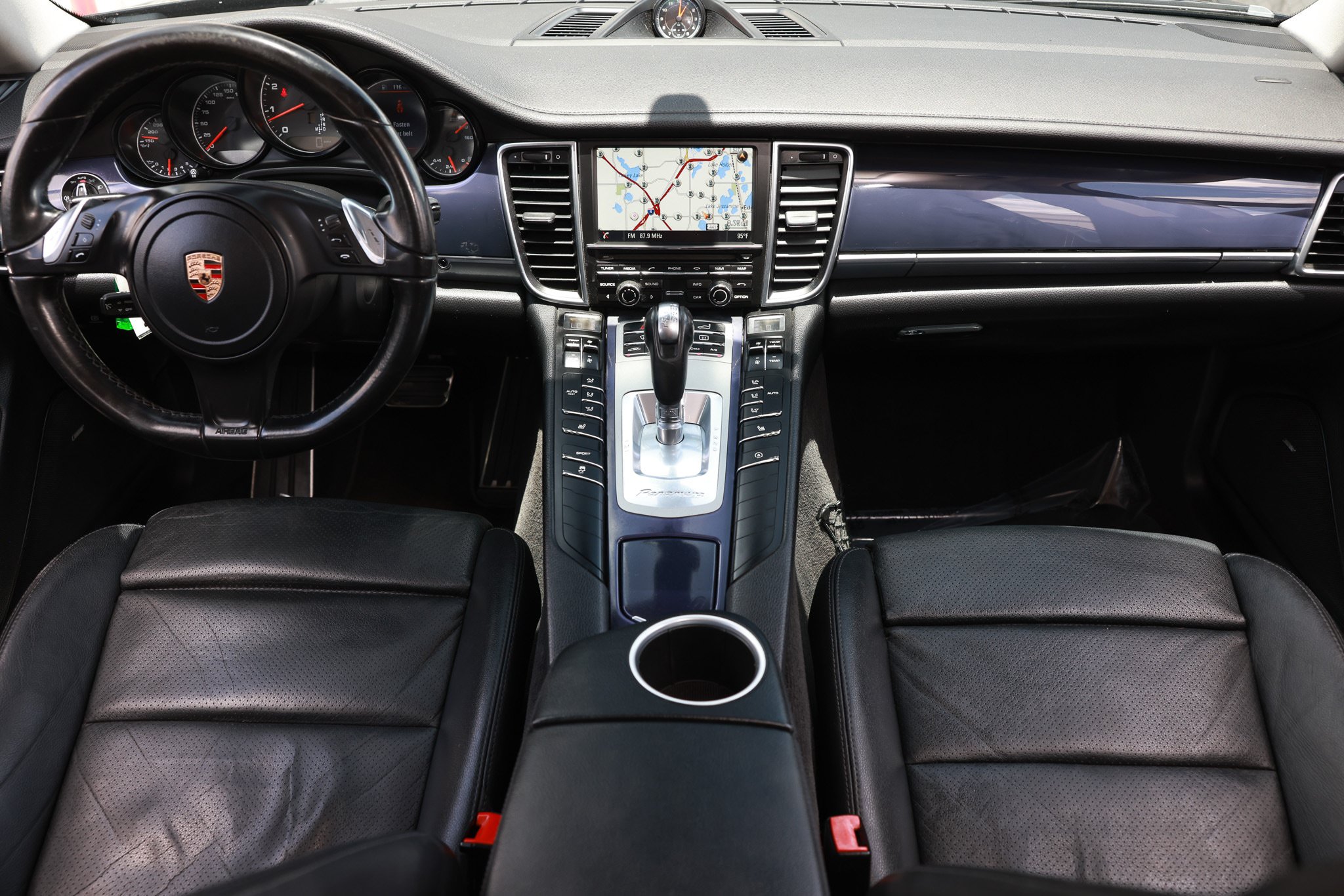 Used 2014 Porsche Panamera RWD image 2