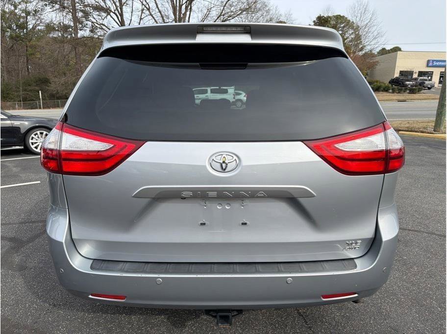 Used 2015 Toyota Sienna XLE Premium image 5