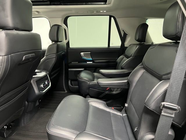 Used 2025 Ford Expedition Platinum AWD/4WD image 41