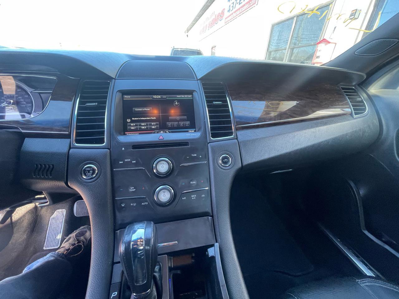 Used 2015 Ford Taurus Limited image 13