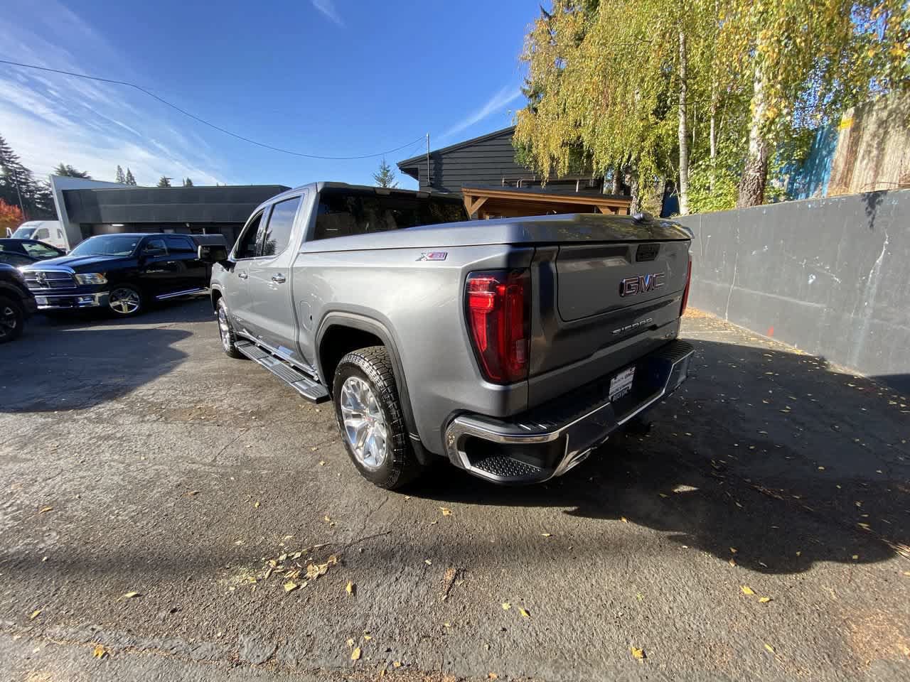 Used 2021 GMC Sierra 1500 SLT w/ SLT Premium Package AWD/4WD image 4