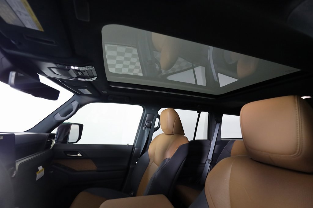 Used 2025 Lexus GX 550 w/ Accessory Package (2T) image 22