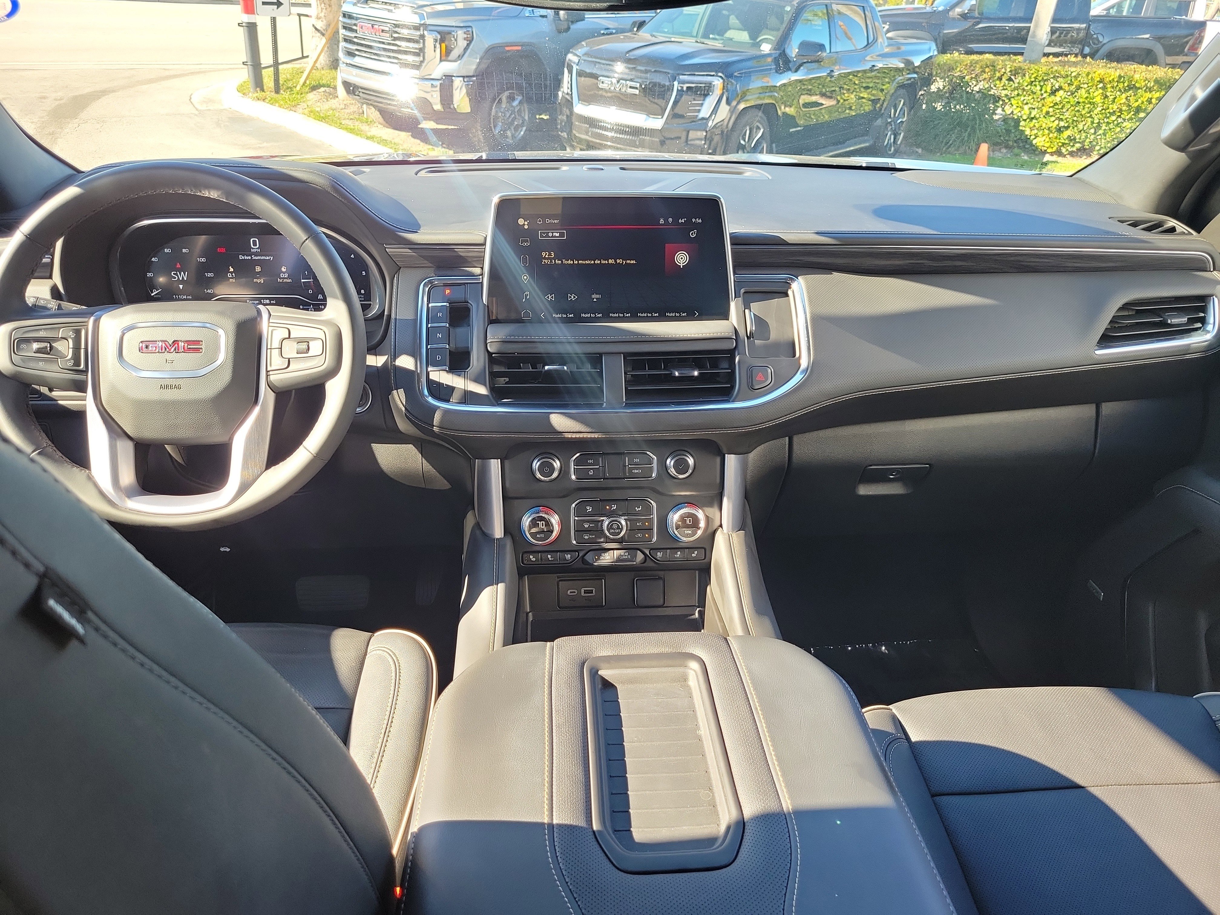 Used 2024 GMC Yukon SLT w/ SLT Luxury Package image 16