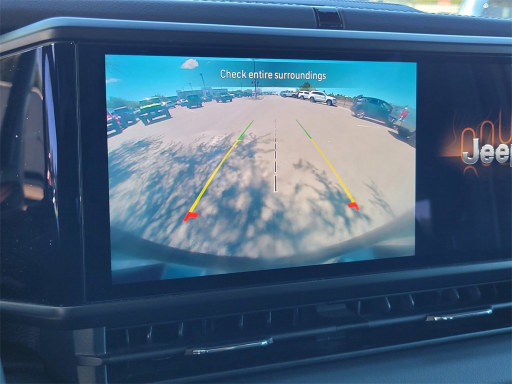 Used 2024 Jeep Wrangler Sahara image 21