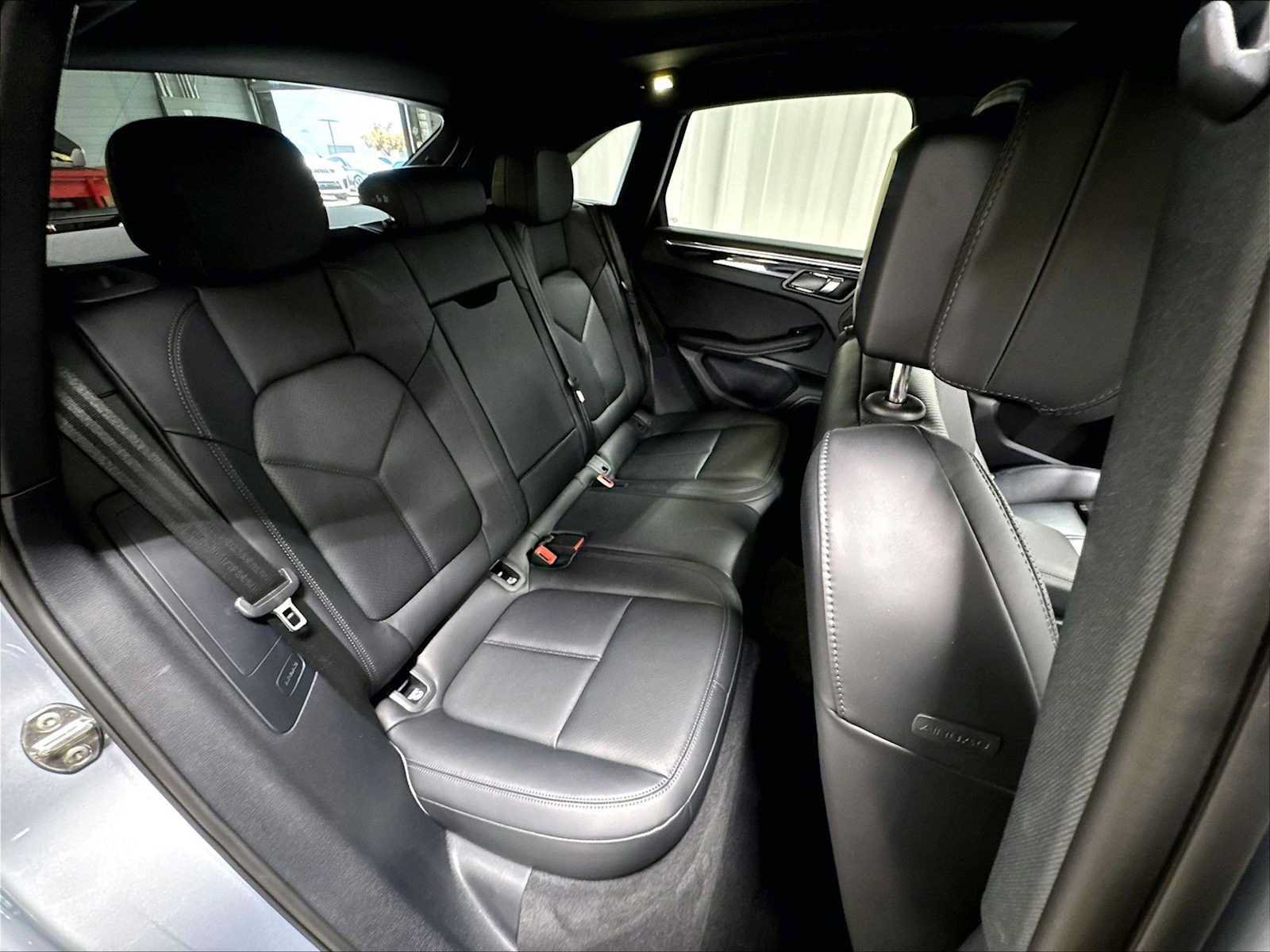 Used 2026 Porsche Macan AWD/4WD image 31
