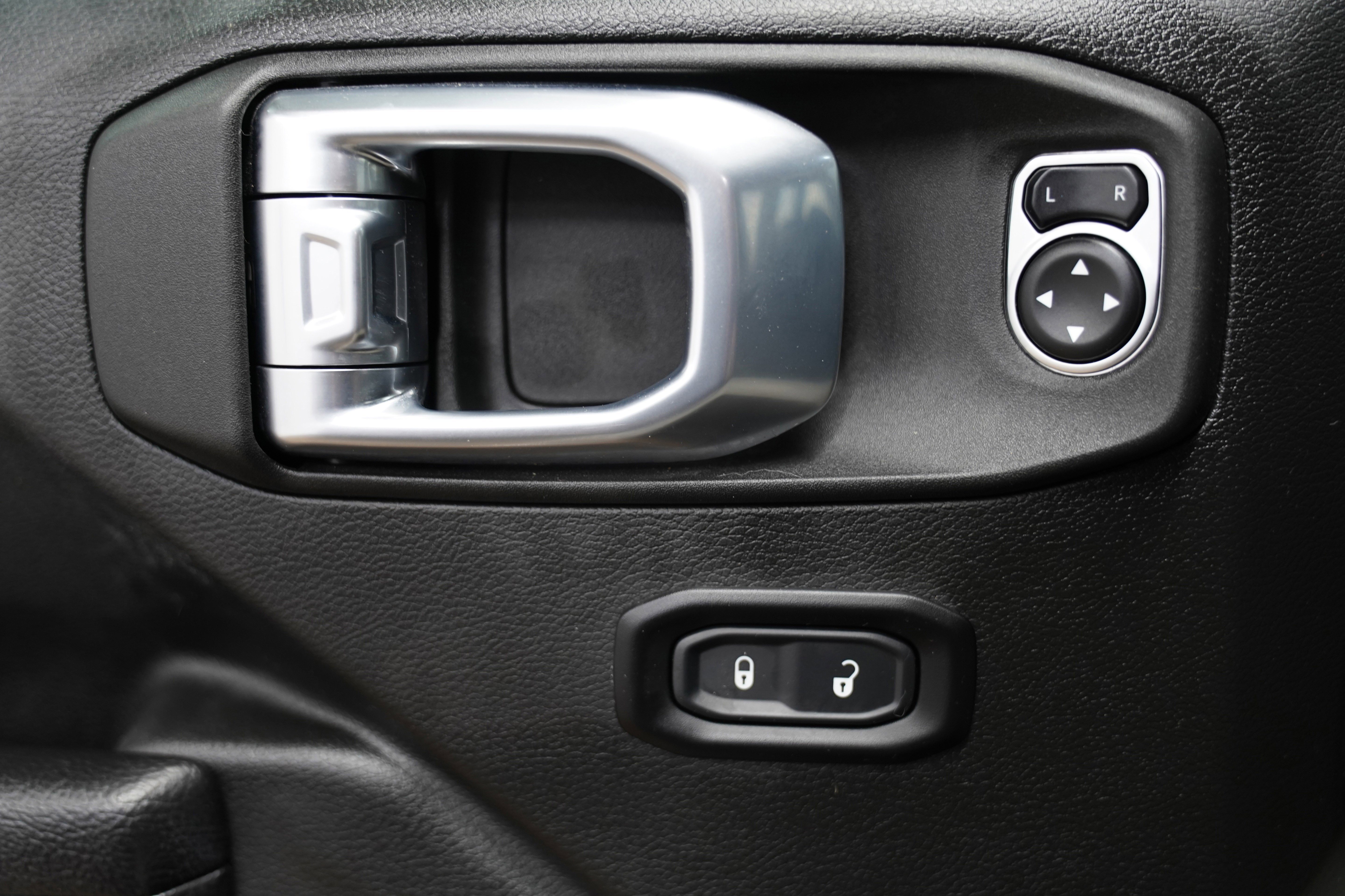 Used 2024 Jeep Wrangler Unlimited AWD/4WD image 17