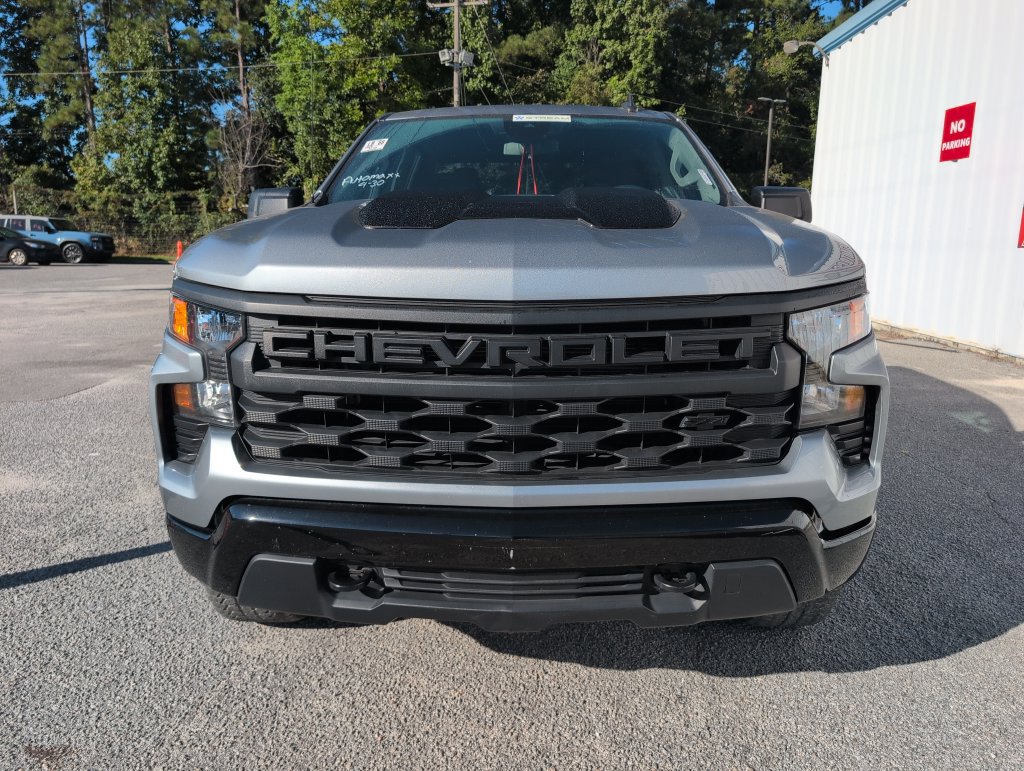 Used 2025 Chevrolet Silverado 1500 Custom Trail Boss w/ Dark Appearance Package AWD/4WD image 3