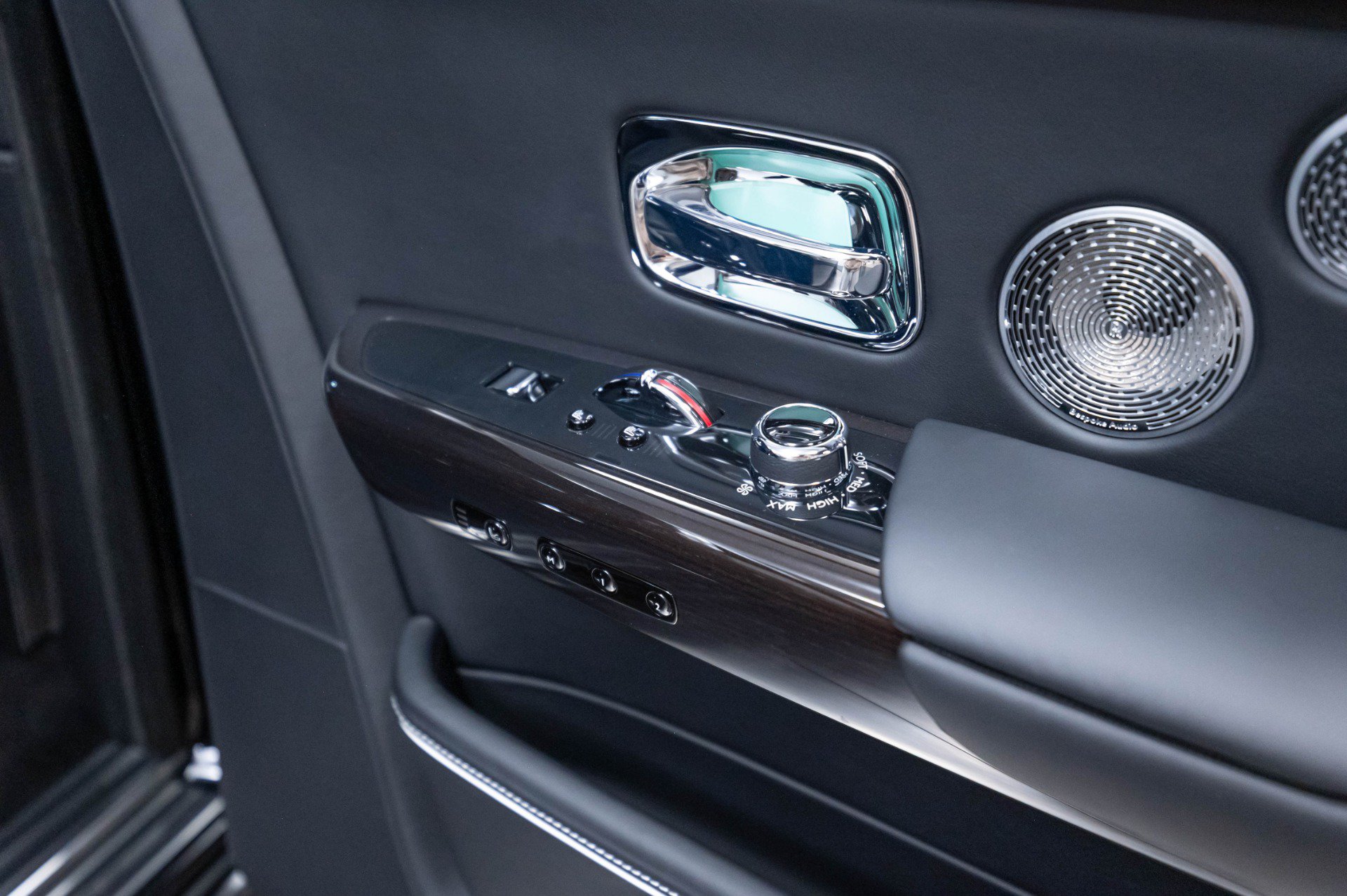 Used 2024 Rolls-Royce Phantom Sedan w/ The Phantom Package RWD image 23