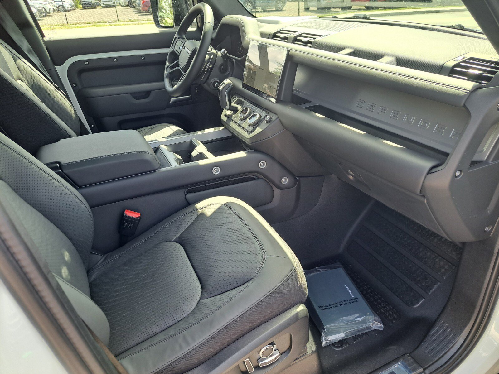 Used 2025 Land Rover Defender 130 V8 AWD/4WD image 2