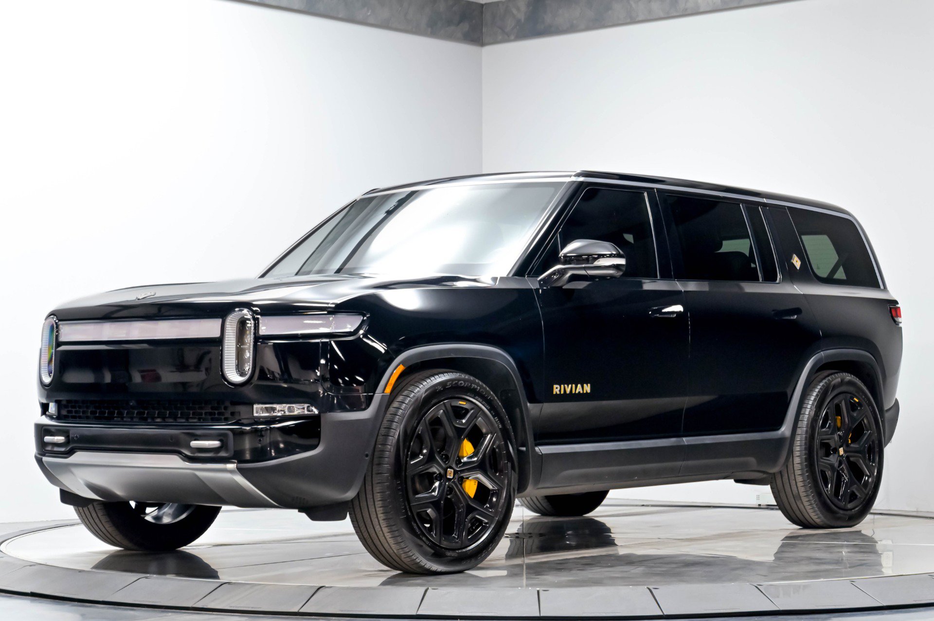 Used 2023 Rivian R1S Adventure AWD/4WD image 2