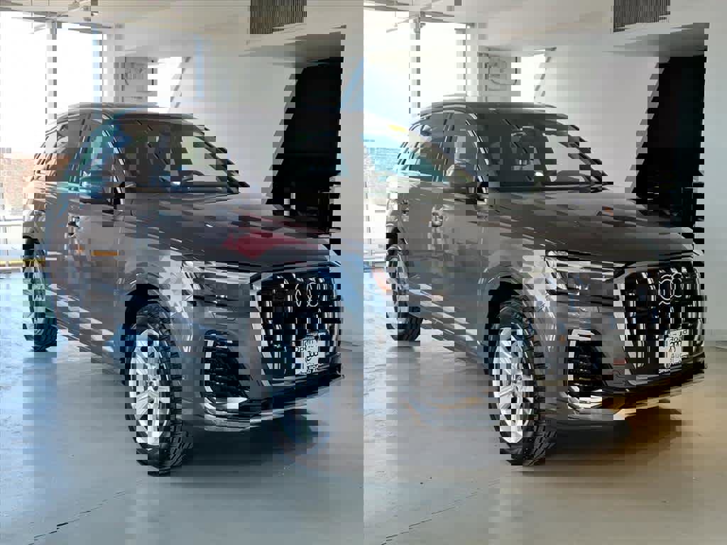 Certified 2025 Audi Q7 3.0T Premium w/ Convenience Package image 3