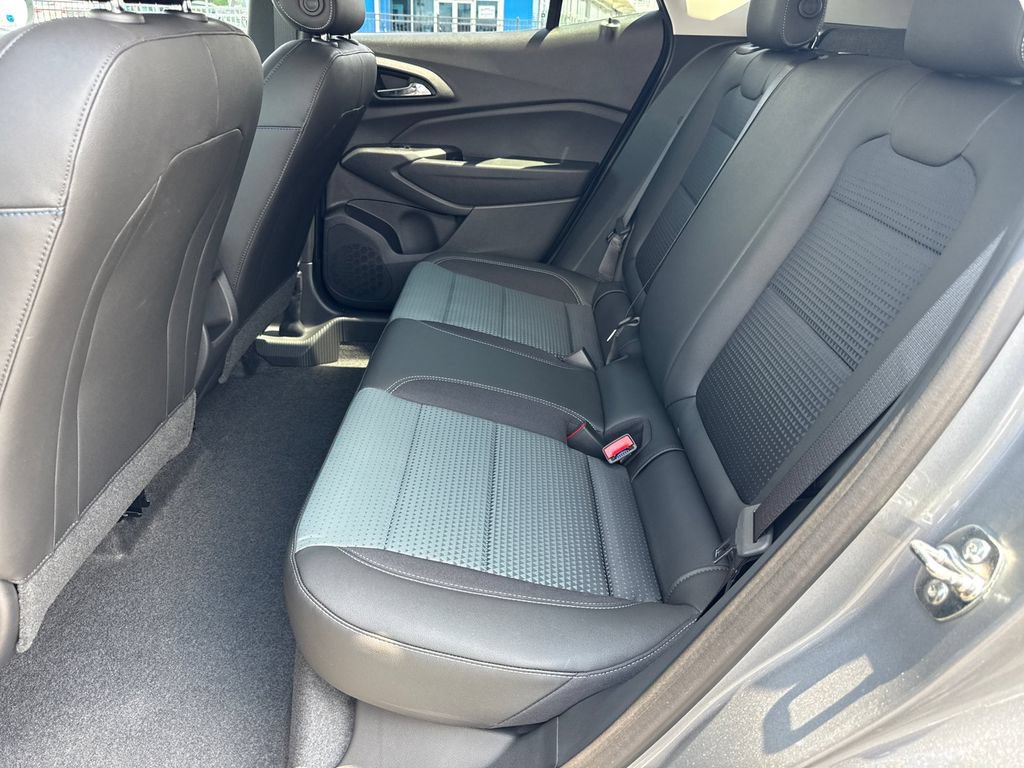 New 2026 Chevrolet Trax LT w/ Midnight Edition FWD image 21