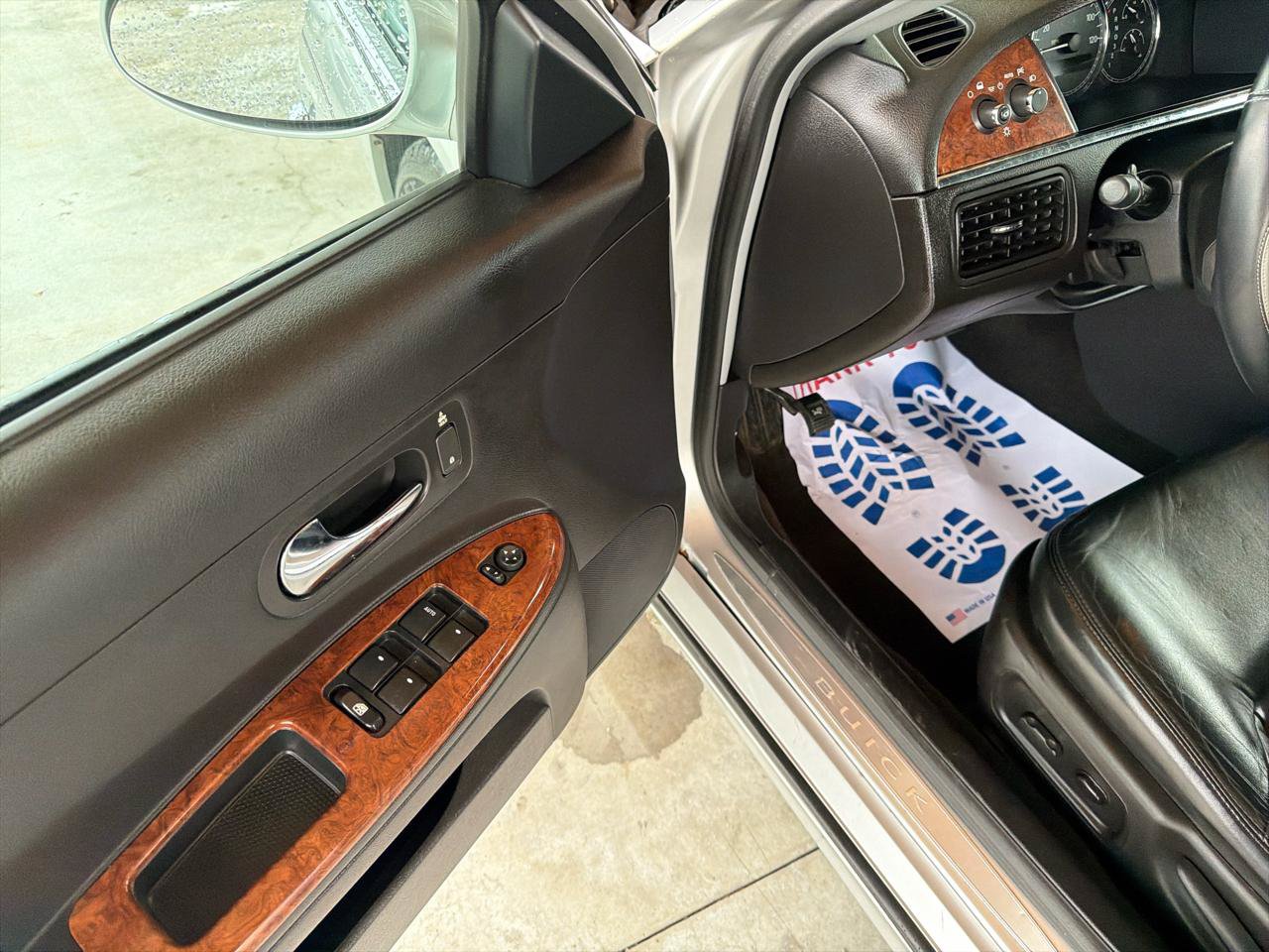 Used 2005 Buick LaCrosse CXL w/ Chrome Appearance Package FWD image 12