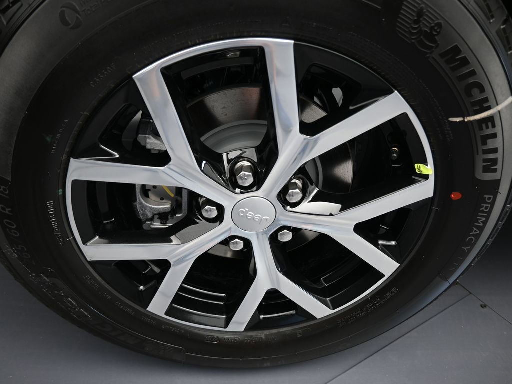 Used 2025 Jeep Grand Cherokee Limited image 35