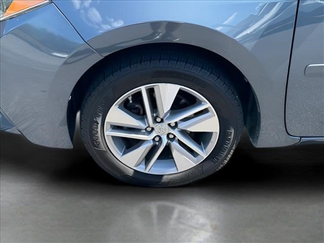 Used 2015 Toyota Corolla LE FWD image 14