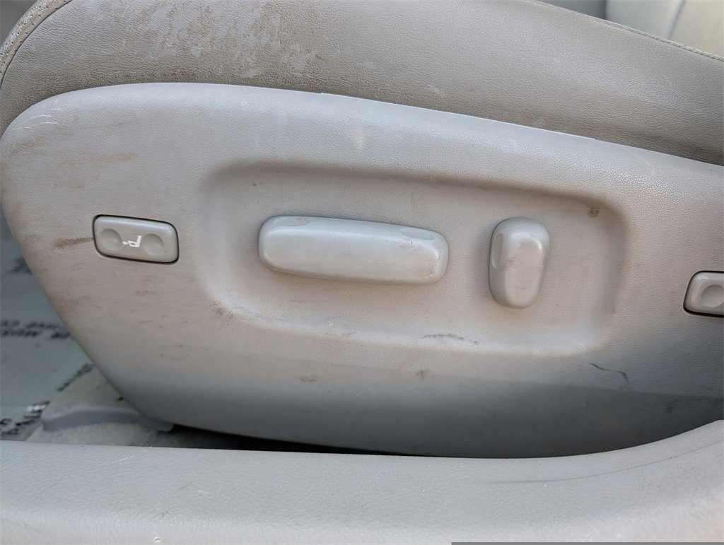 Used 2011 Toyota Avalon Limited image 20