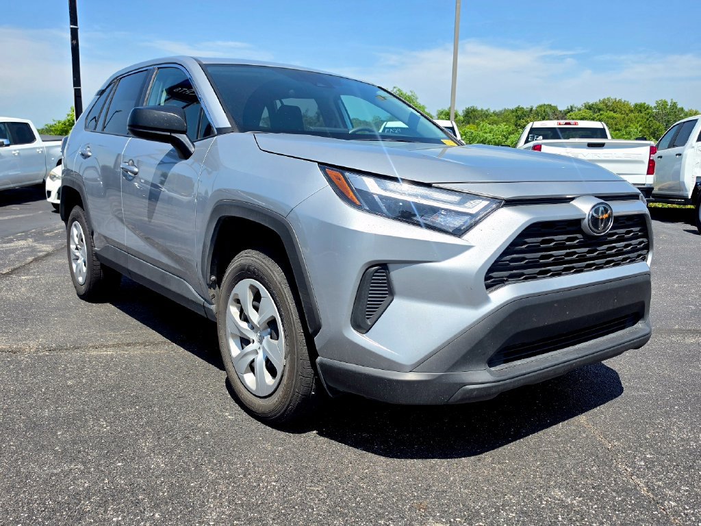 Used 2025 Toyota RAV4 LE AWD/4WD image 9