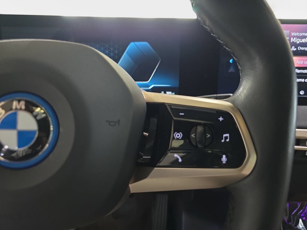 Used 2024 BMW iX xDrive50 w/ Sport Package AWD/4WD image 21