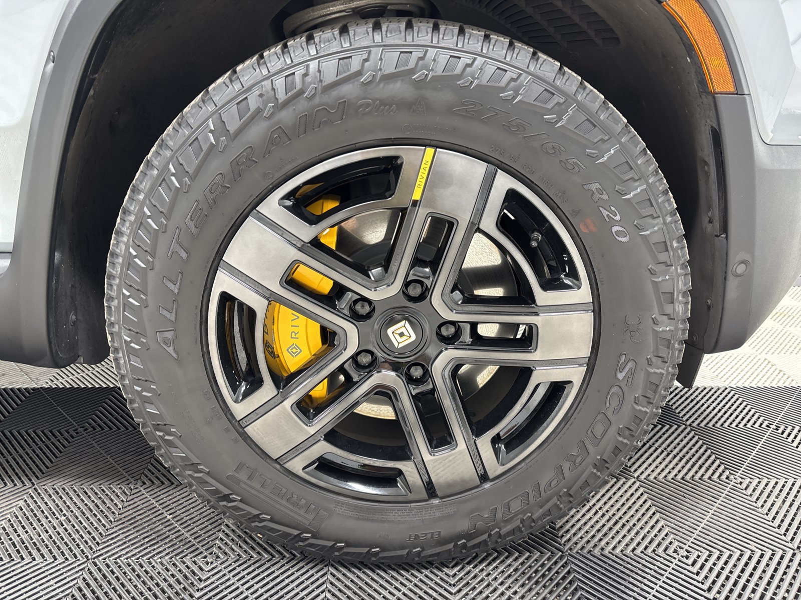 Used 2024 Rivian R1T Adventure AWD/4WD image 11