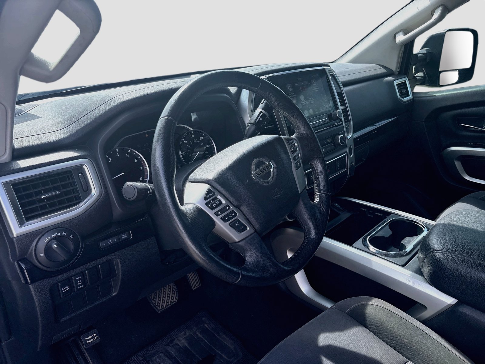 Used 2021 Nissan Titan SV w/ SV Convenience Package AWD/4WD image 9