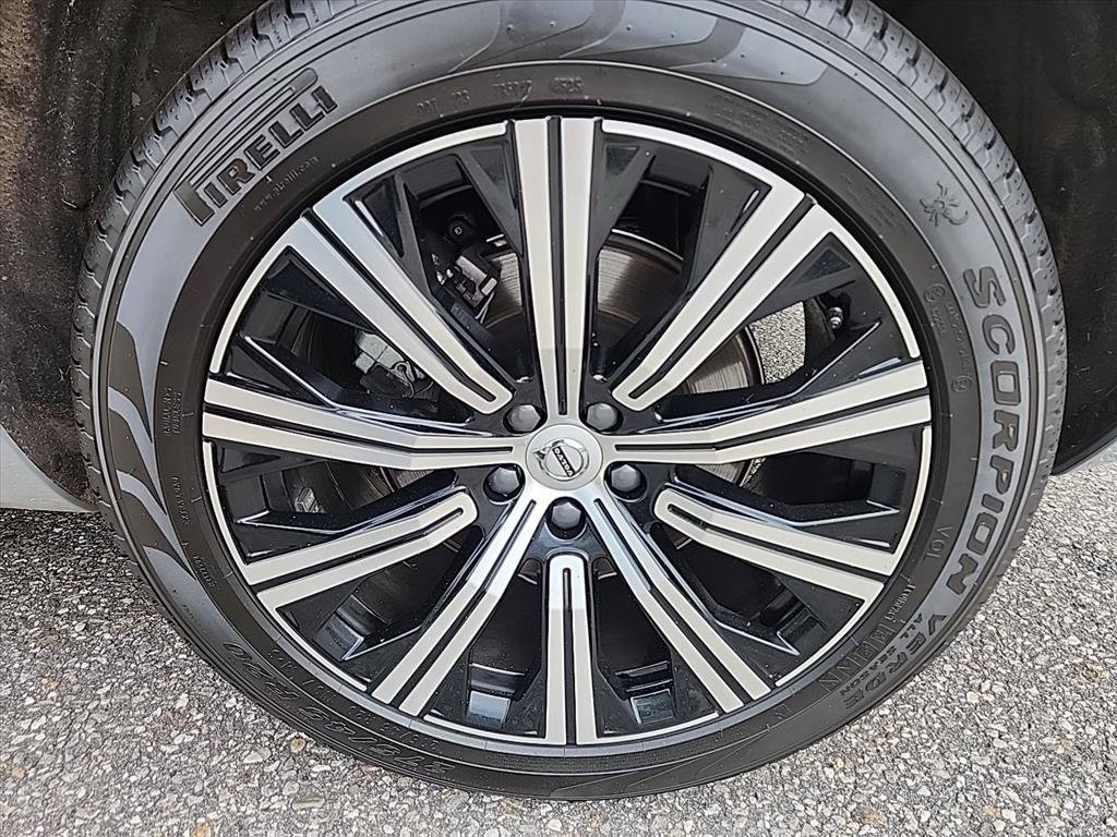 Certified 2025 Volvo XC90 B5 Core w/ Climate Package AWD/4WD image 10