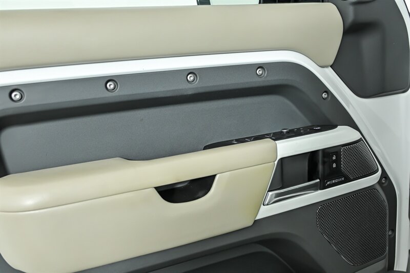 Used 2020 Land Rover Defender 110 HSE AWD/4WD image 12