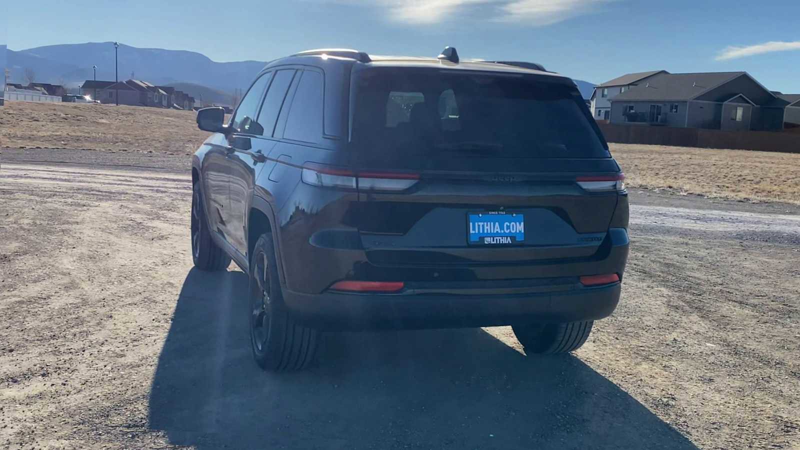 Certified 2023 Jeep Grand Cherokee Limited w/ Luxury Tech Group II image 3