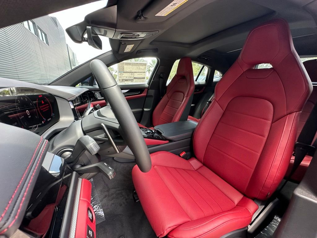 Used 2025 Porsche Panamera image 5