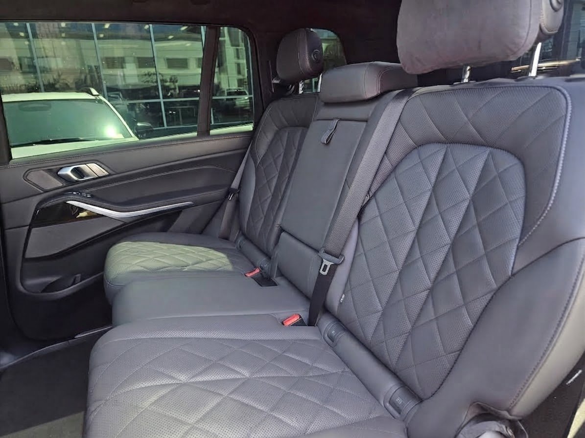 Used 2024 BMW X7 xDrive40i w/ M Sport Package AWD/4WD image 27