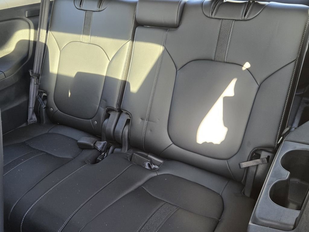 Used 2023 Honda Pilot Touring image 14