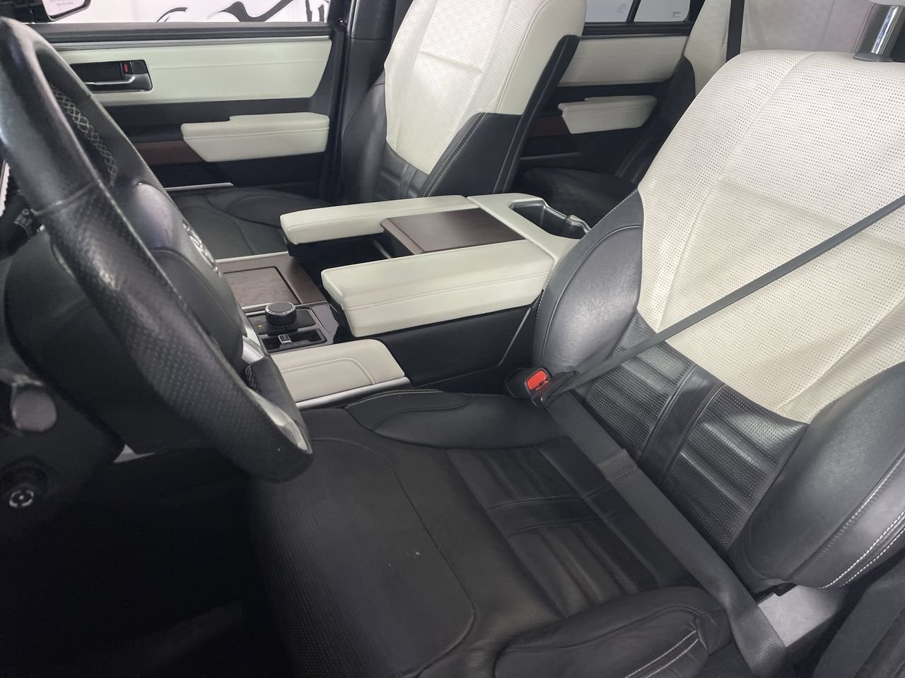 Used 2023 Toyota Sequoia Capstone AWD/4WD image 21