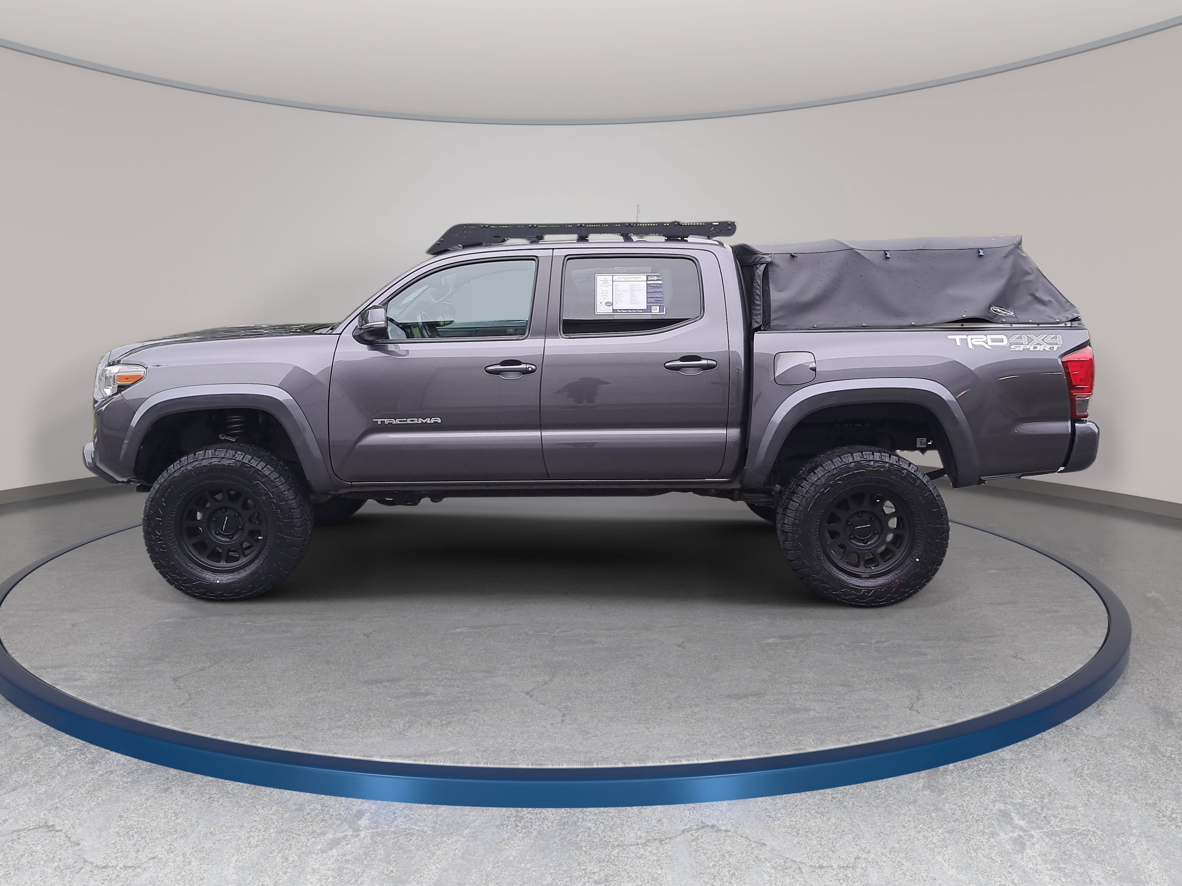 Used 2017 Toyota Tacoma TRD Sport w/ Premium & Technology Package AWD/4WD image 8