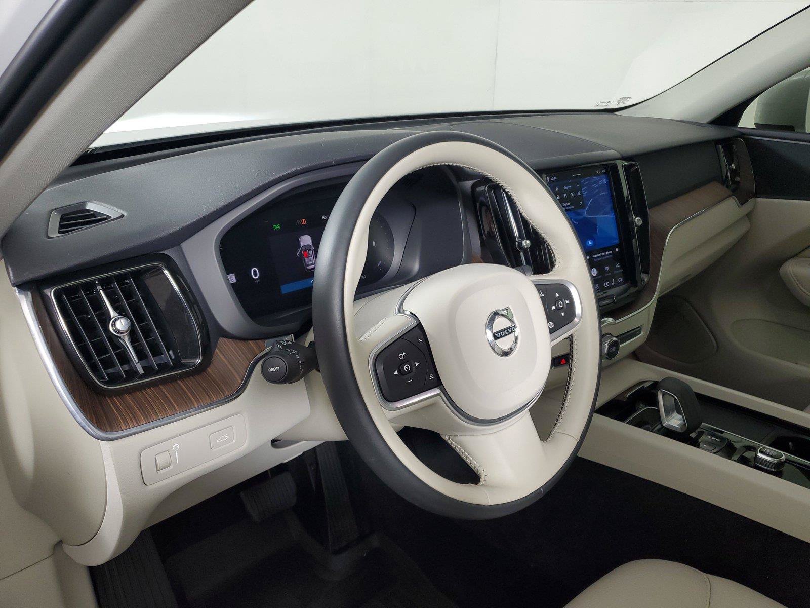 Used 2022 Volvo XC60 B5 Momentum w/ Climate Package FWD image 25