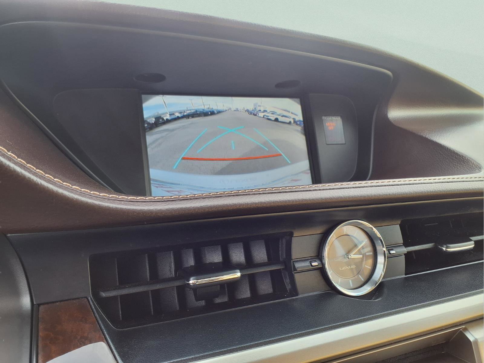 Used 2016 Lexus ES 350 4DR SDN w/ Premium Package w/Wood Trim image 18