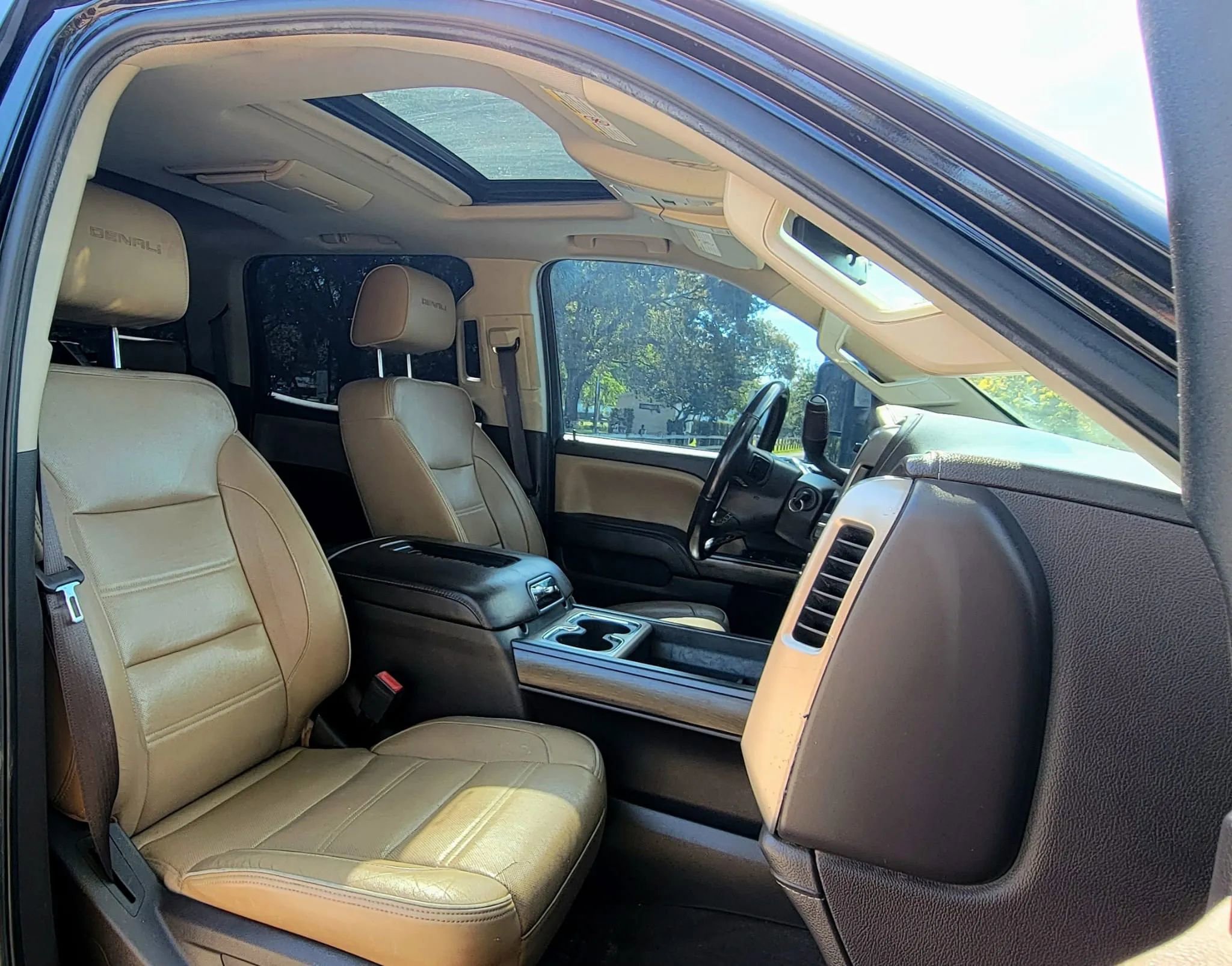 Used 2017 GMC Sierra 2500 Denali w/ Duramax Plus Package AWD/4WD image 6