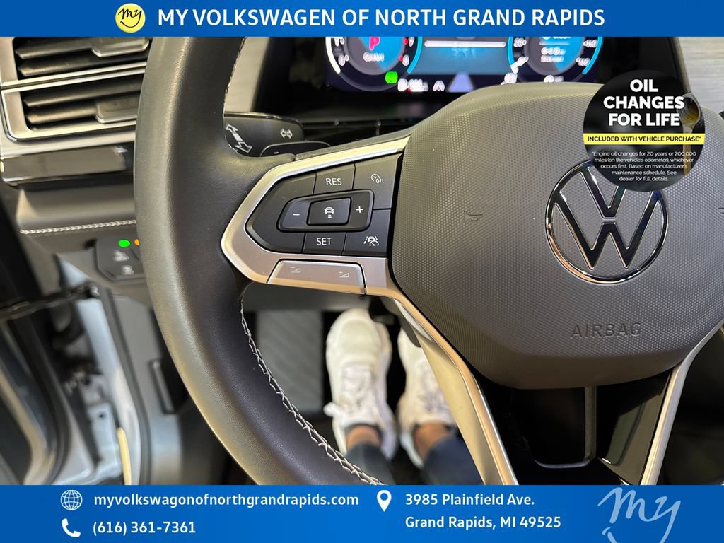 Used 2024 Volkswagen Atlas Cross Sport SE AWD/4WD image 16