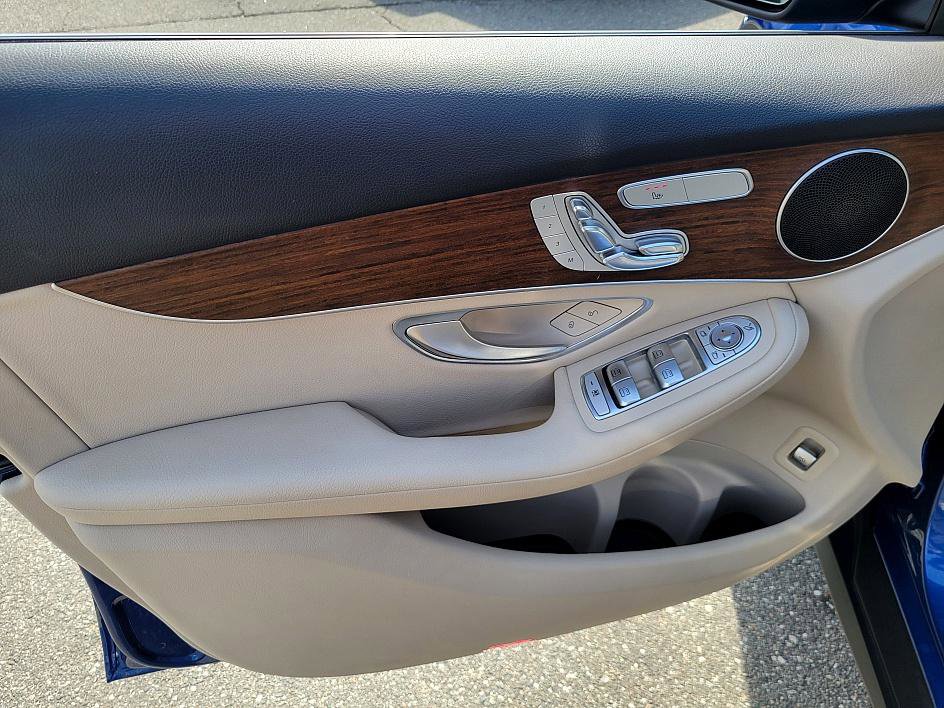 Used 2022 Mercedes-Benz GLC 300 image 9