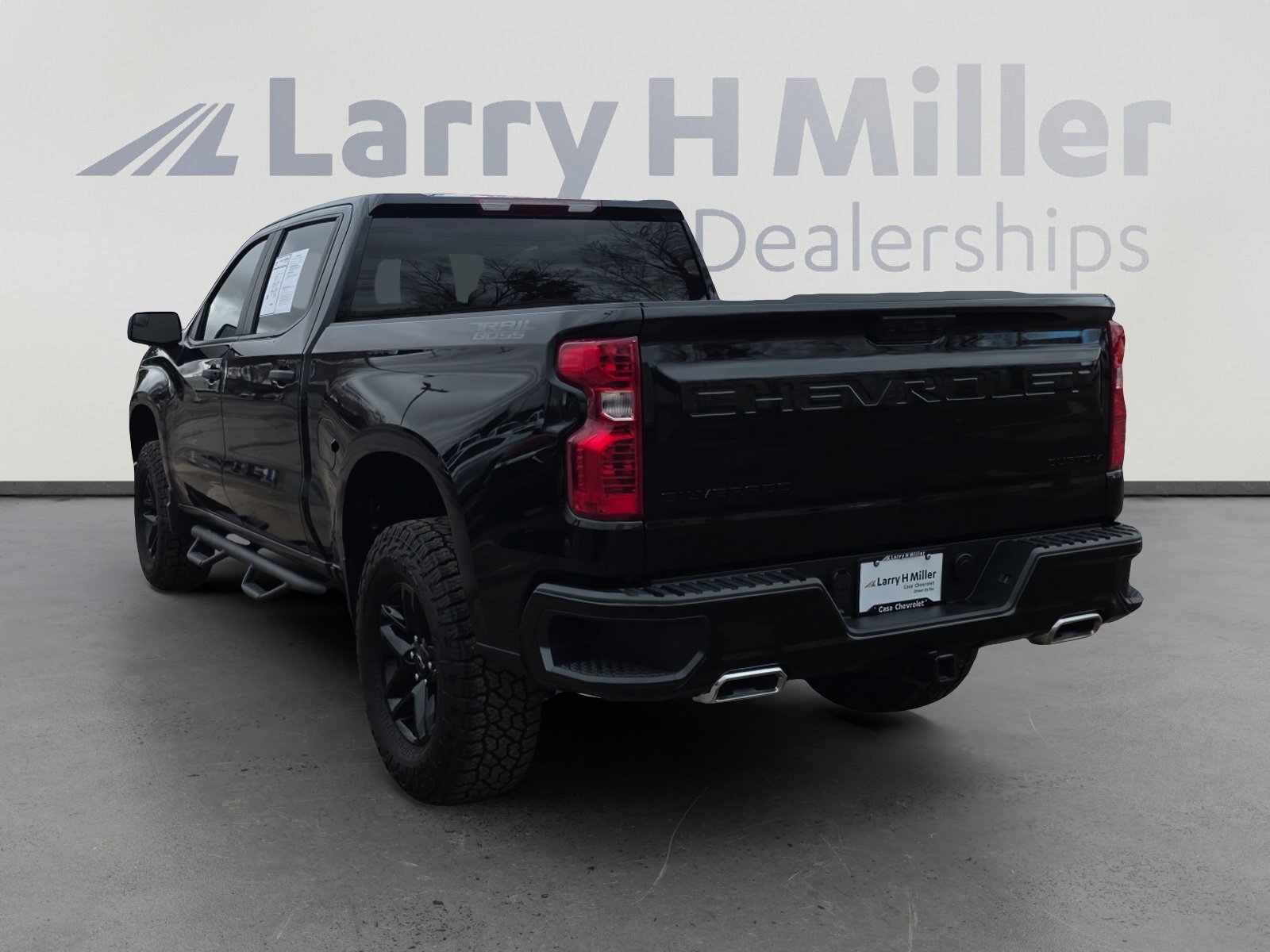 Used 2025 Chevrolet Silverado 1500 Custom Trail Boss w/ Midnight Edition image 3