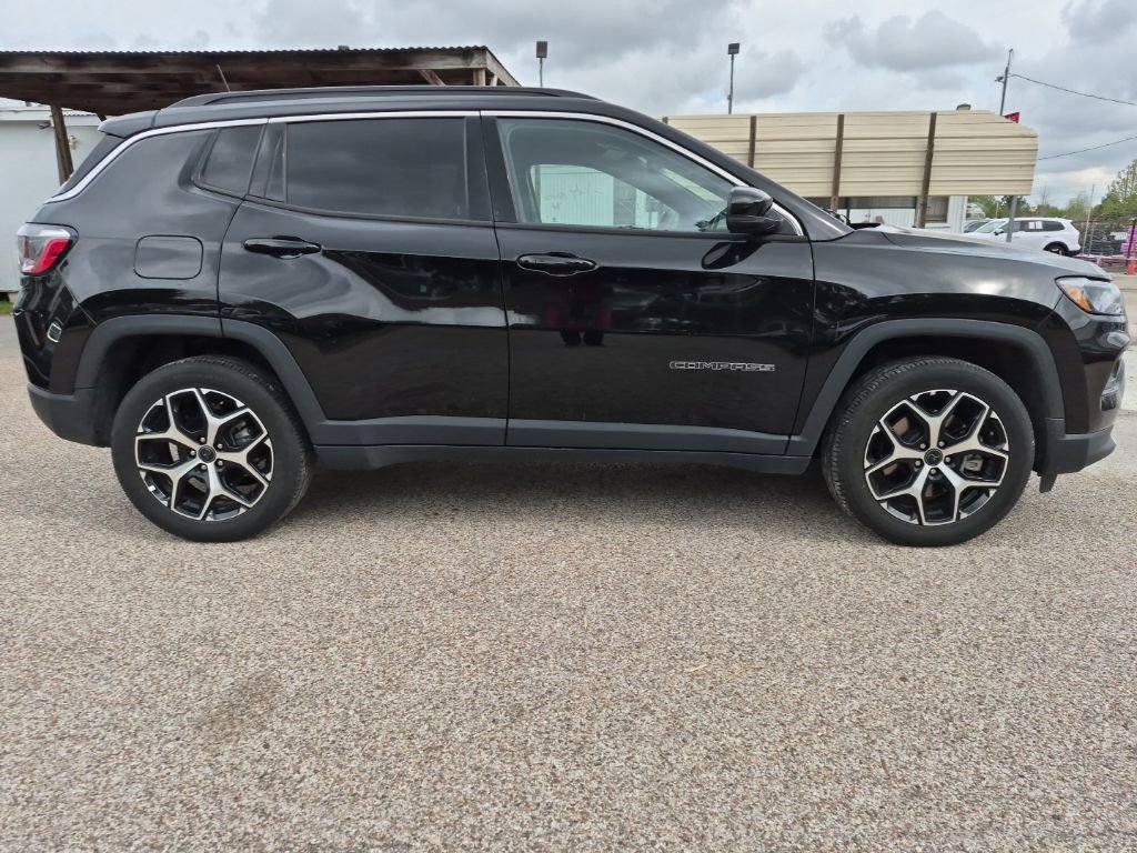 Used 2025 Jeep Compass Limited image 3