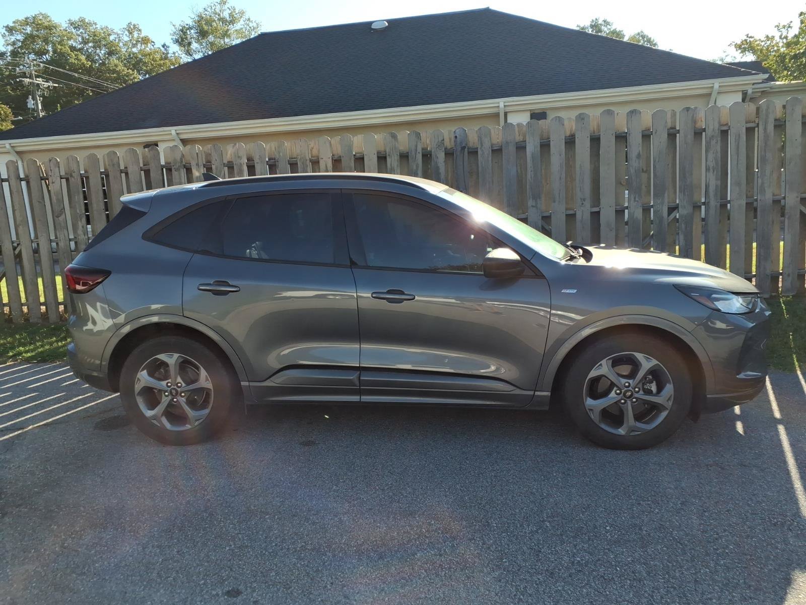 Used 2023 Ford Escape ST-Line w/ Tech Pack #1 FWD image 4