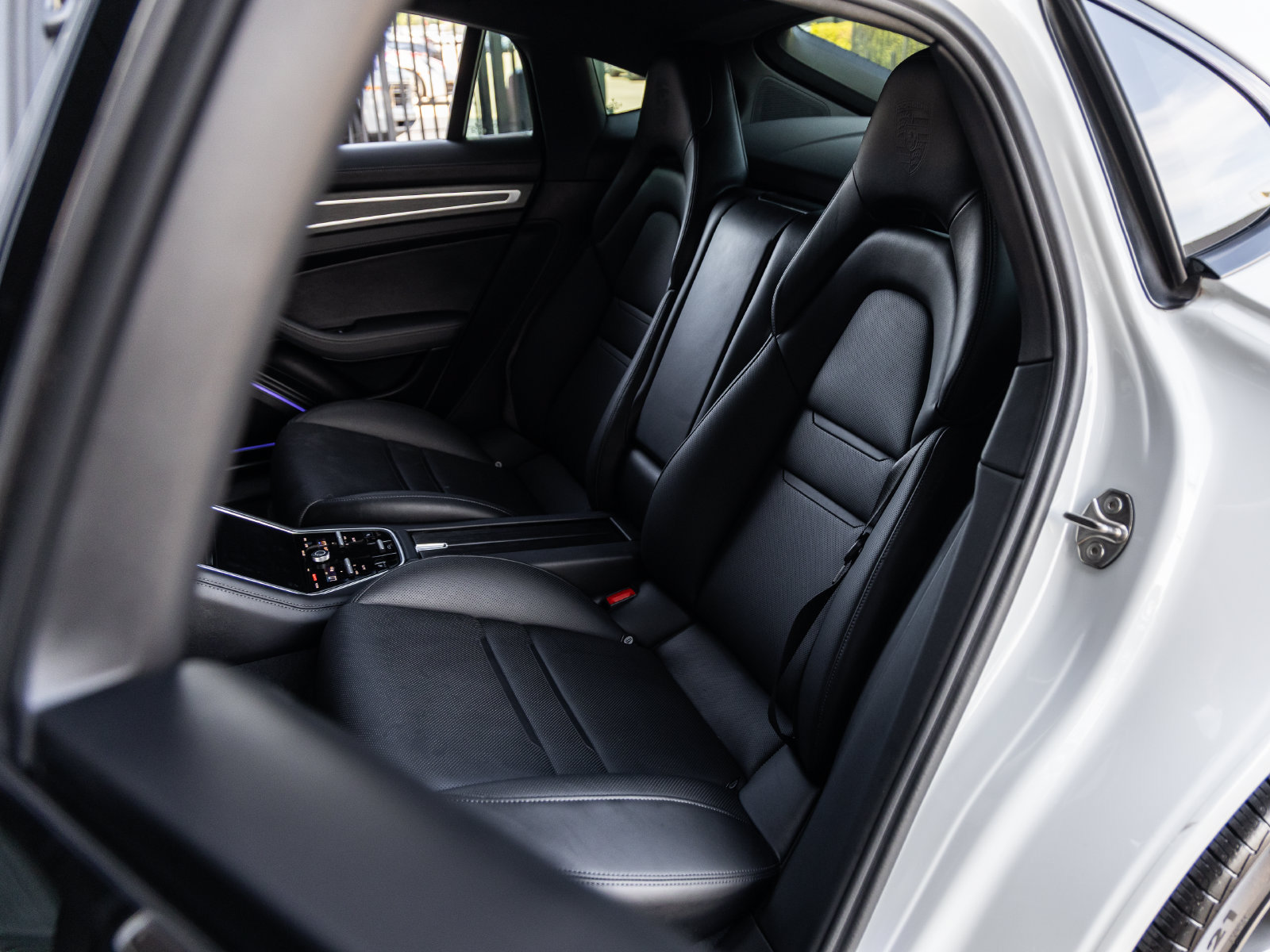 Certified 2023 Porsche Panamera 4 Platinum Edition AWD/4WD image 39