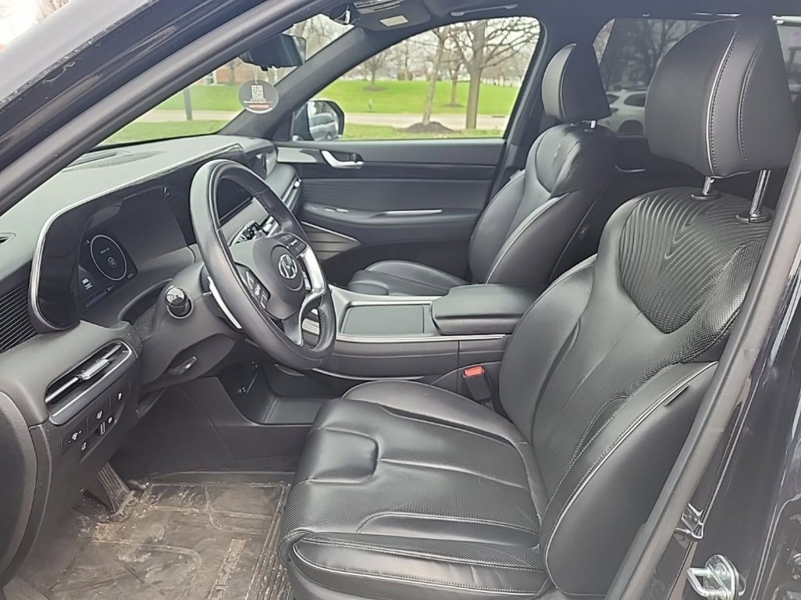 Used 2024 Hyundai Palisade Calligraphy image 17