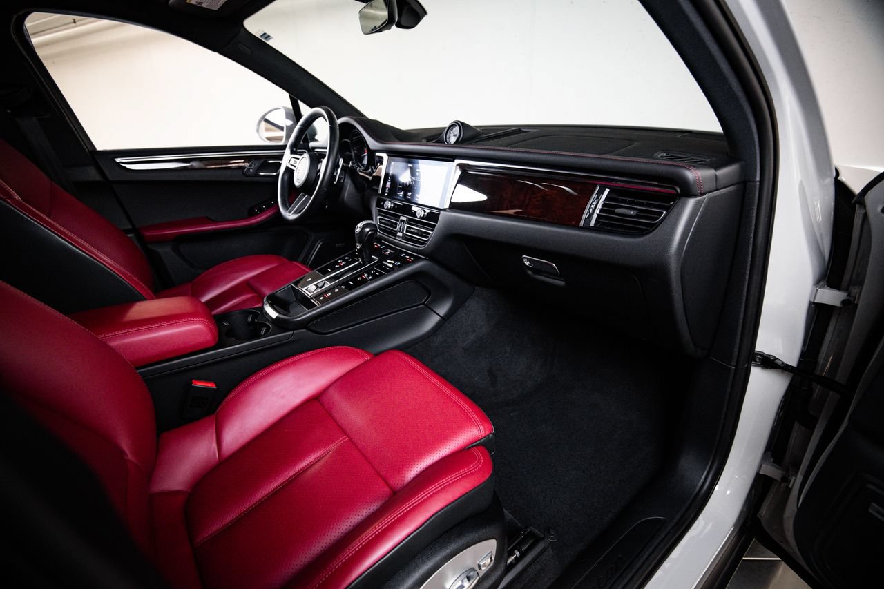 Certified 2023 Porsche Macan AWD/4WD image 28